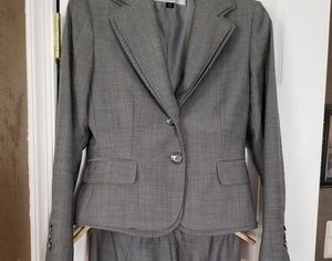 Tahari 2 piece suit